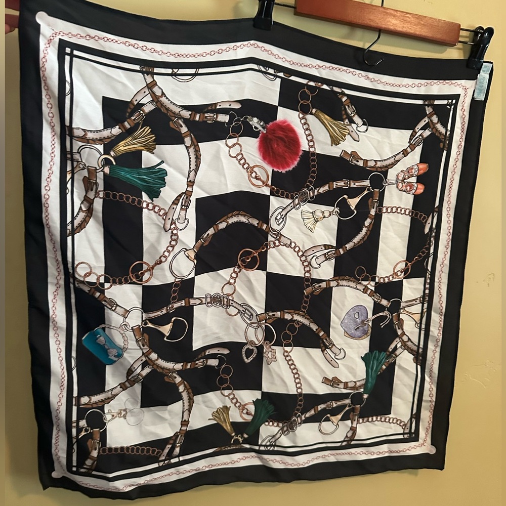 Black and White Chain Print Scarf
